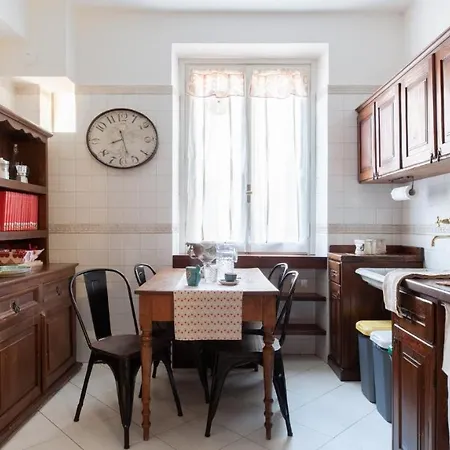 Plum Guide - Vista Antica Apartment Rom