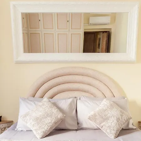 Plum Guide - Vista Antica Apartment Rome