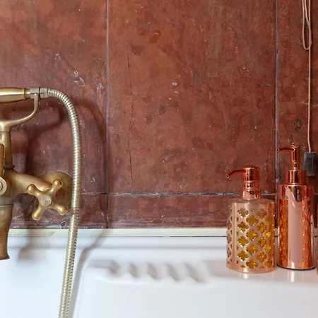 Plum Guide - Vista Antica Apartment Rome